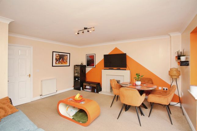 21, Stonechat Road, RUGBY photo 4