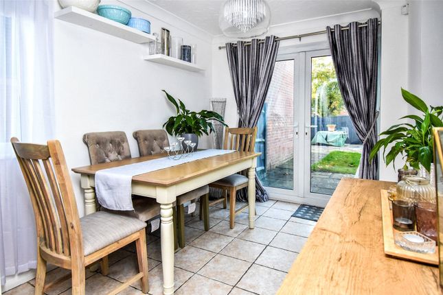 7, Hanbury Way, Surrey photo 4