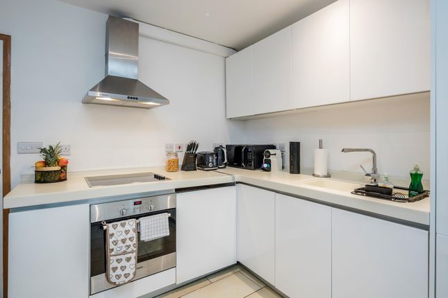 Flat 8, Laystall Street, London photo 3