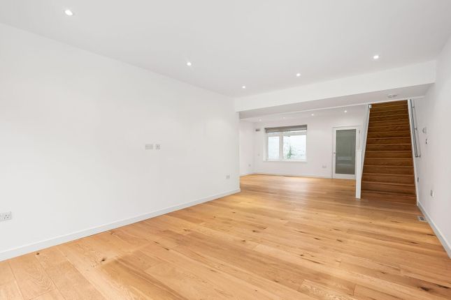 40, Giles Coppice, London photo 2