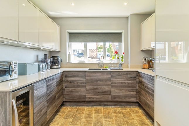 10, Spring Lane, Milton Keynes photo 3