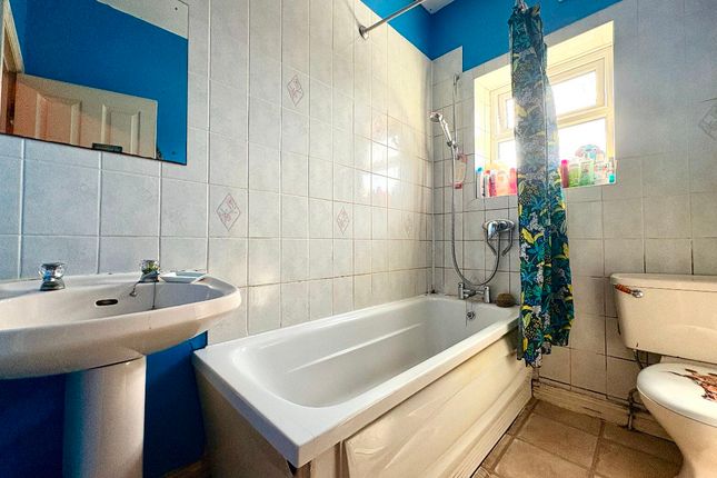 27 Lord Street, Kearsley, Bolton photo 4