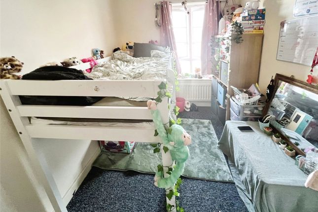 Flat for sale in Kingfisher Way, Tipton, West Midlands