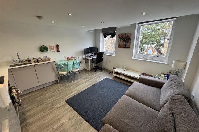 Flat 8 Elmsdown House, 81, Portway, Stratford photo 3