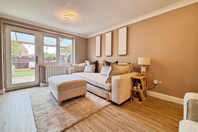 35, Linnet Way, Sleaford photo 2