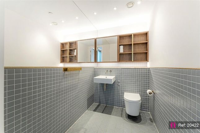 Flat to rent in Canal Reach, London