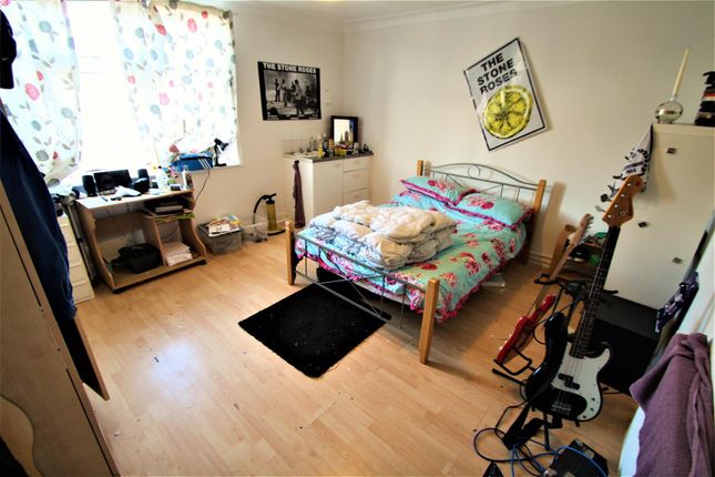 Manor Drive, Leeds photo 5
