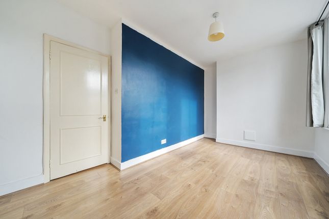 Flat 1, 29, Tower Bridge Road, London photo 3