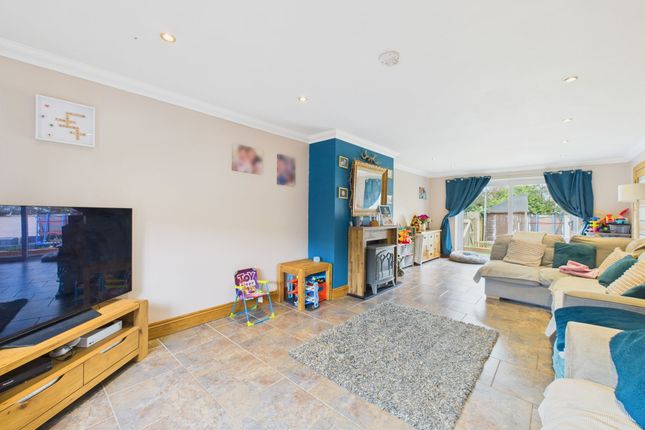 52 Prince Of Wales Close, Milford Haven photo 3