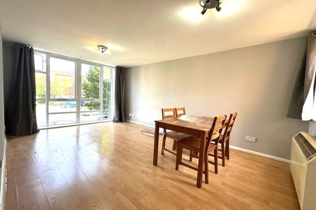 27 Felixstowe Court, North Woolwich, London photo 2
