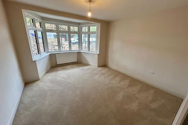 Flat to rent in The Walk, Hornchurch