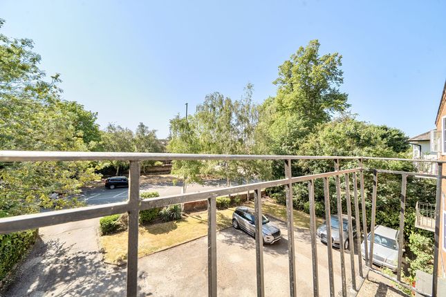 8 Ebbisham Court Dorking Road, Epsom photo 4