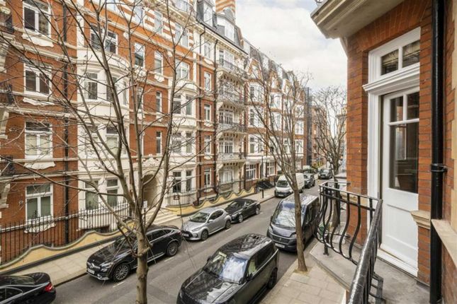 Flat to rent in Basil Street, London, 1