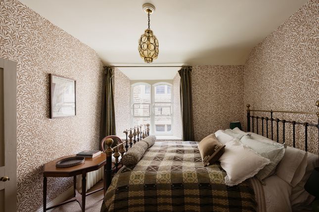 295475 - 10 Barn Hill, Stamford-9.Jpg