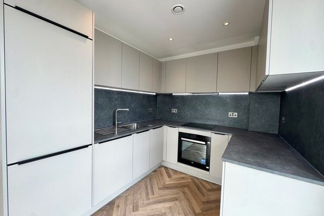 86K West Heights, 30 Addiscombe Road, Croydon photo 3