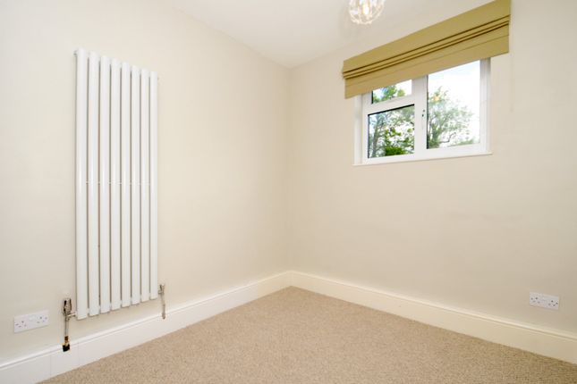 Flat 3, Buckingham Lodge, 2, Muswell Hill, London photo 5