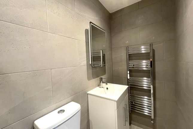 Room 3, Crawley photo 3