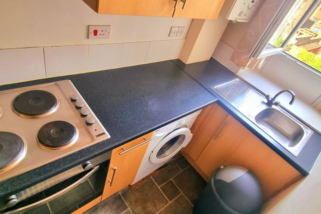 53 2L Lyon Street Dundee, Dundee photo 5