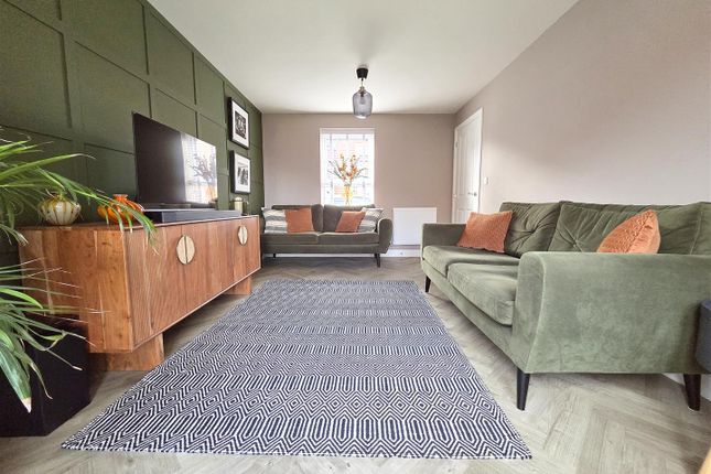 7, Axminster Drive, Stourport-On-Severn photo 3