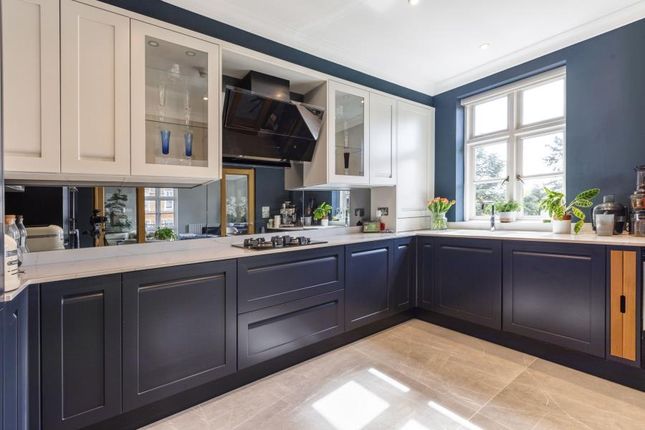 Flat for sale in Holloway Drive, Virginia Water