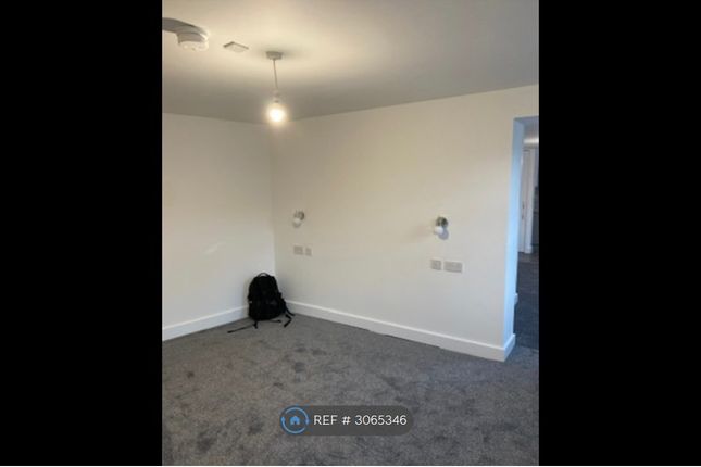 Flat   Silver Street, Wakefield photo 4