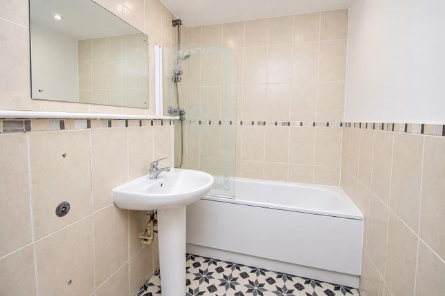 Apartment 19, 7, Waterloo Road, Stalybridge photo 5