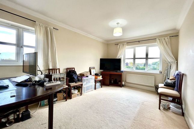 Browns Court, Cippenham photo 2