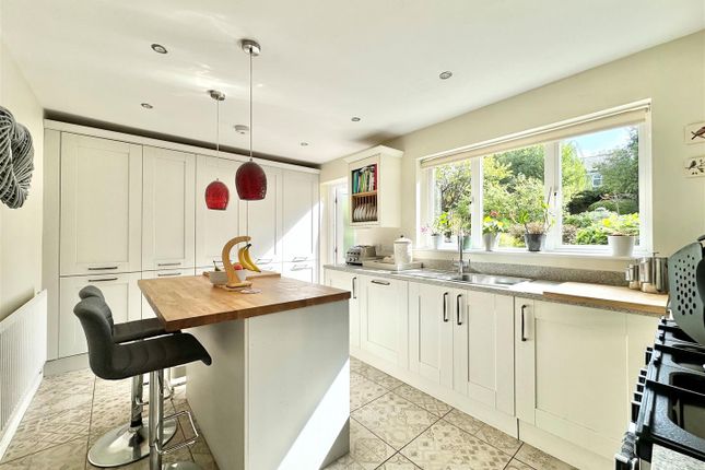 3, Houghton Close, High Peak photo 4