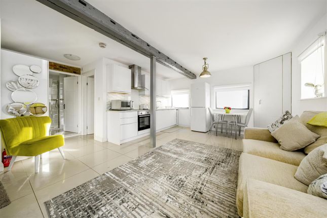 Flat for sale in Charles Street, Windsor