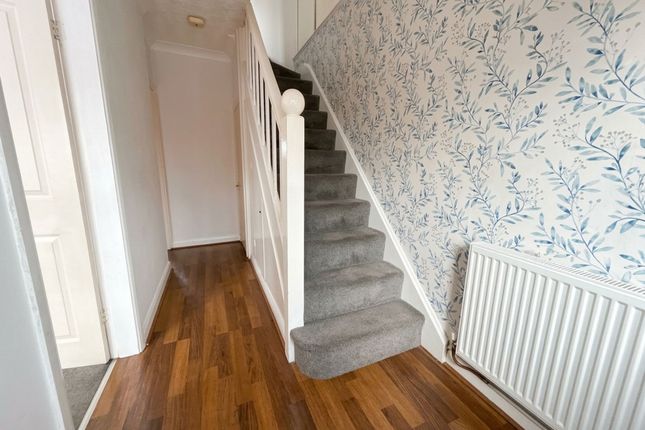 12 Estoril Avenue, Wigston photo 2