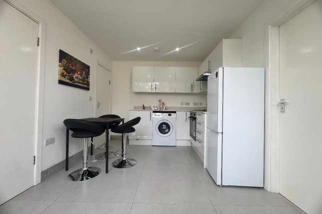 14 Bengeworth Road, Harrow photo 2