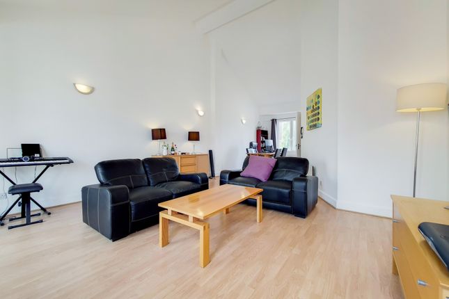 Thumbnail Town house to rent in Three Colt Street, London