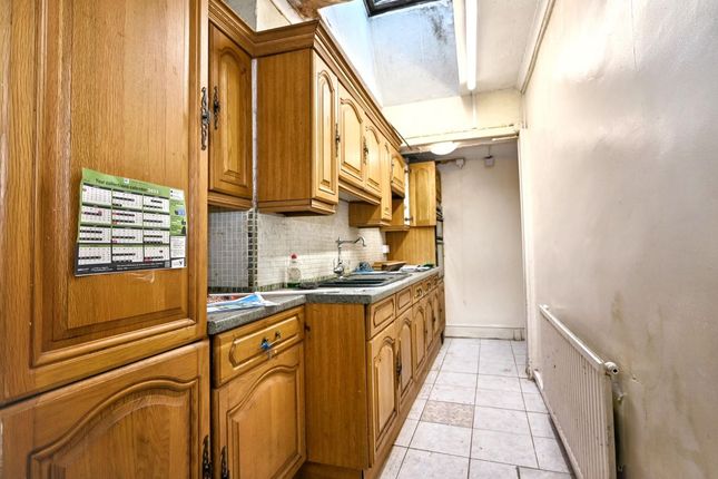 4, Barn Road, Carmarthen photo 4