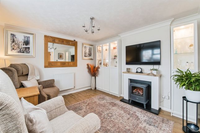 45, Russet Avenue, Exeter photo 2