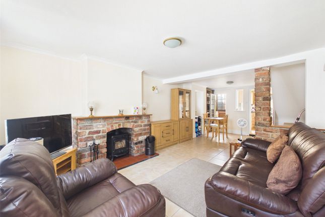 43, Alma Place, Gloucestershire photo 2