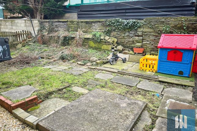 2, Buck Rose Terrace, Huddersfield photo 4
