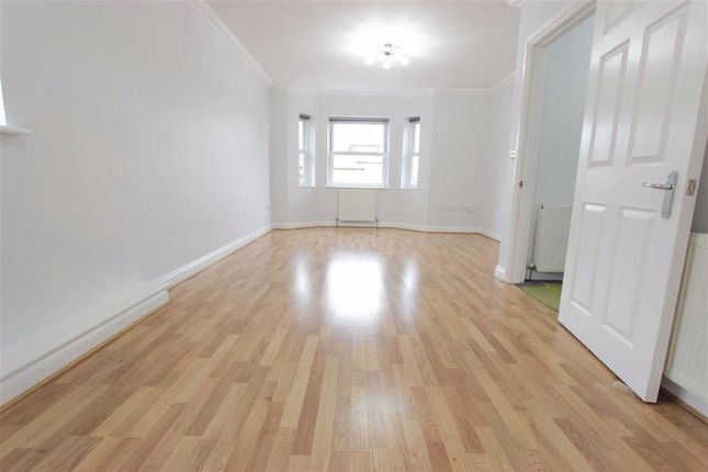 Thumbnail Flat to rent in Chesham Court, Enfield, Middx