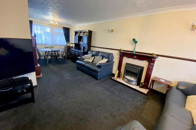 115, Maplestead Road, Dagenham photo 4