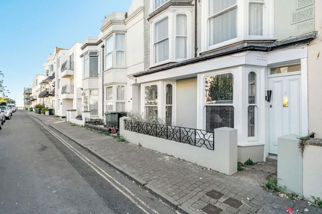 1-bed flat on Flat 1, 33 The Steyne, Bognor Regis, £80,000