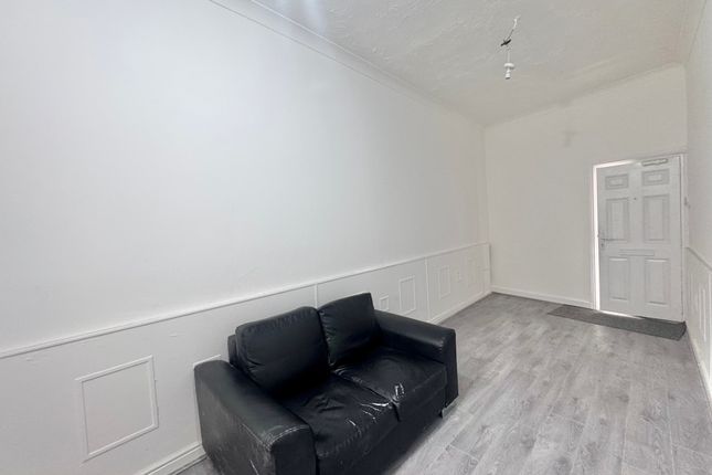 40A, Daisy Hill, DEWSBURY photo 2
