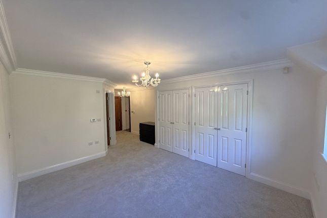 10 Lakewood,, Portsmouth Road, Esher photo 4