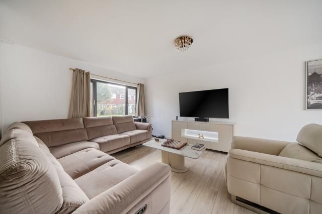 16, Keswick Close, Camberley photo 4