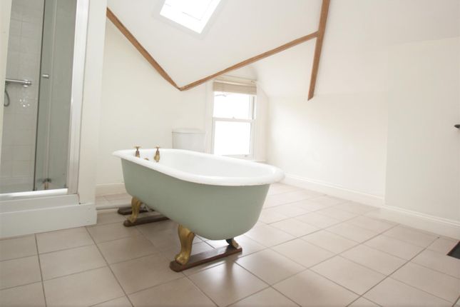 6-bed flat on Maisonette, 32 Aberdeen Road, Bristol, £5,550/mo