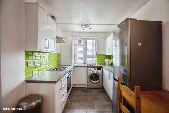 Flat 47/Barry House, Rennie Estate, London photo 3
