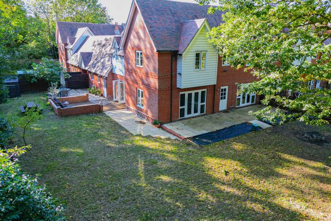 14 Cravenwood Close, Clacton-On-Sea photo 2