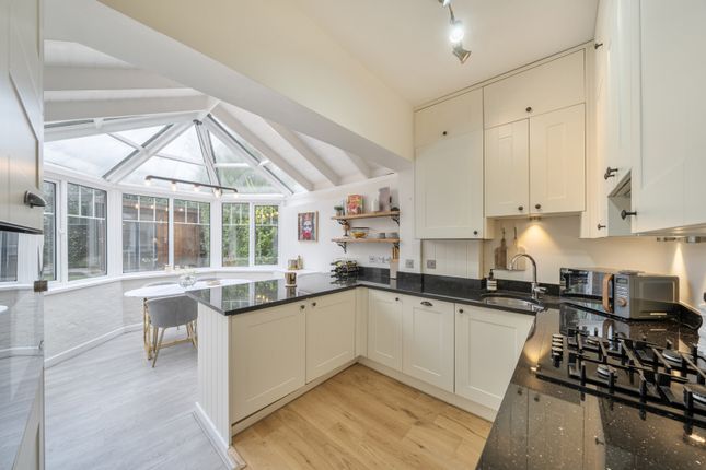 2-bed flat on 9, Murray Road, Northwood, £550,000