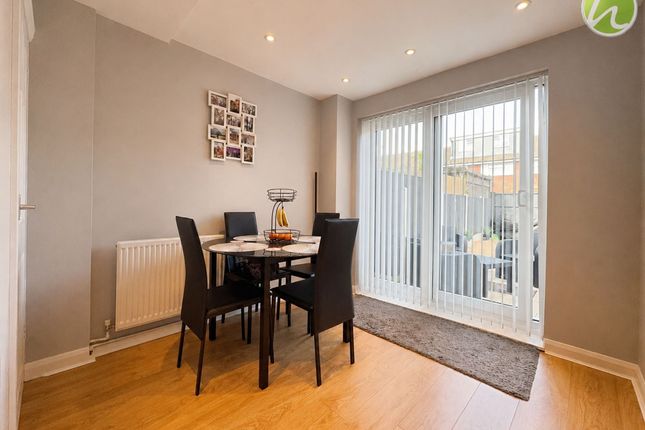 24 Locke Close, Stanford-Le-Hope photo 4