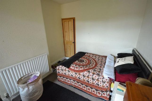 Terraced house to rent in Bulwer Road, Leicester