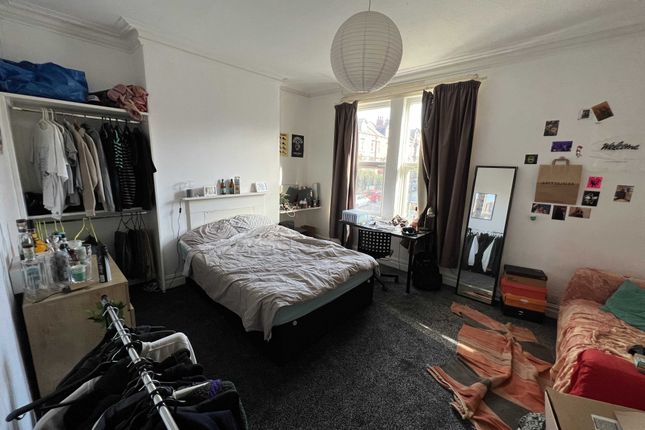 Brudenell Grove, Hyde Park photo 5