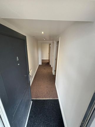 Flat to rent in Wheatley Court, Halifax